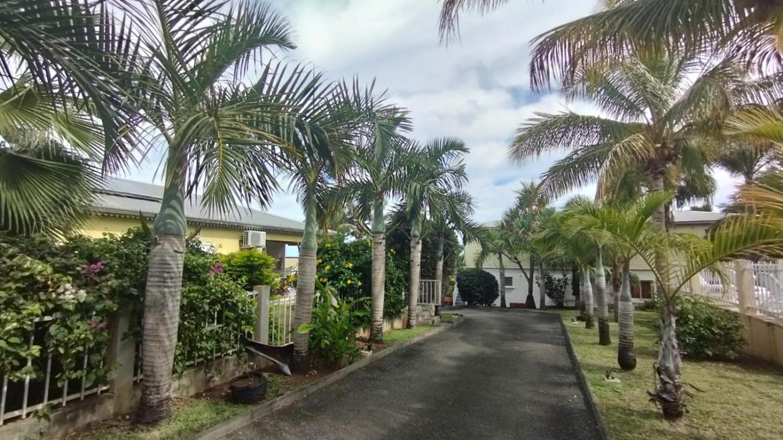 F2 Residence Oasis Terre Rouge A Saint Pierre Exterior photo