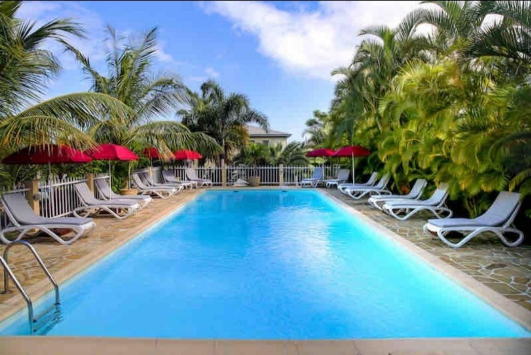 F2 Residence Oasis Terre Rouge A Saint Pierre Exterior photo