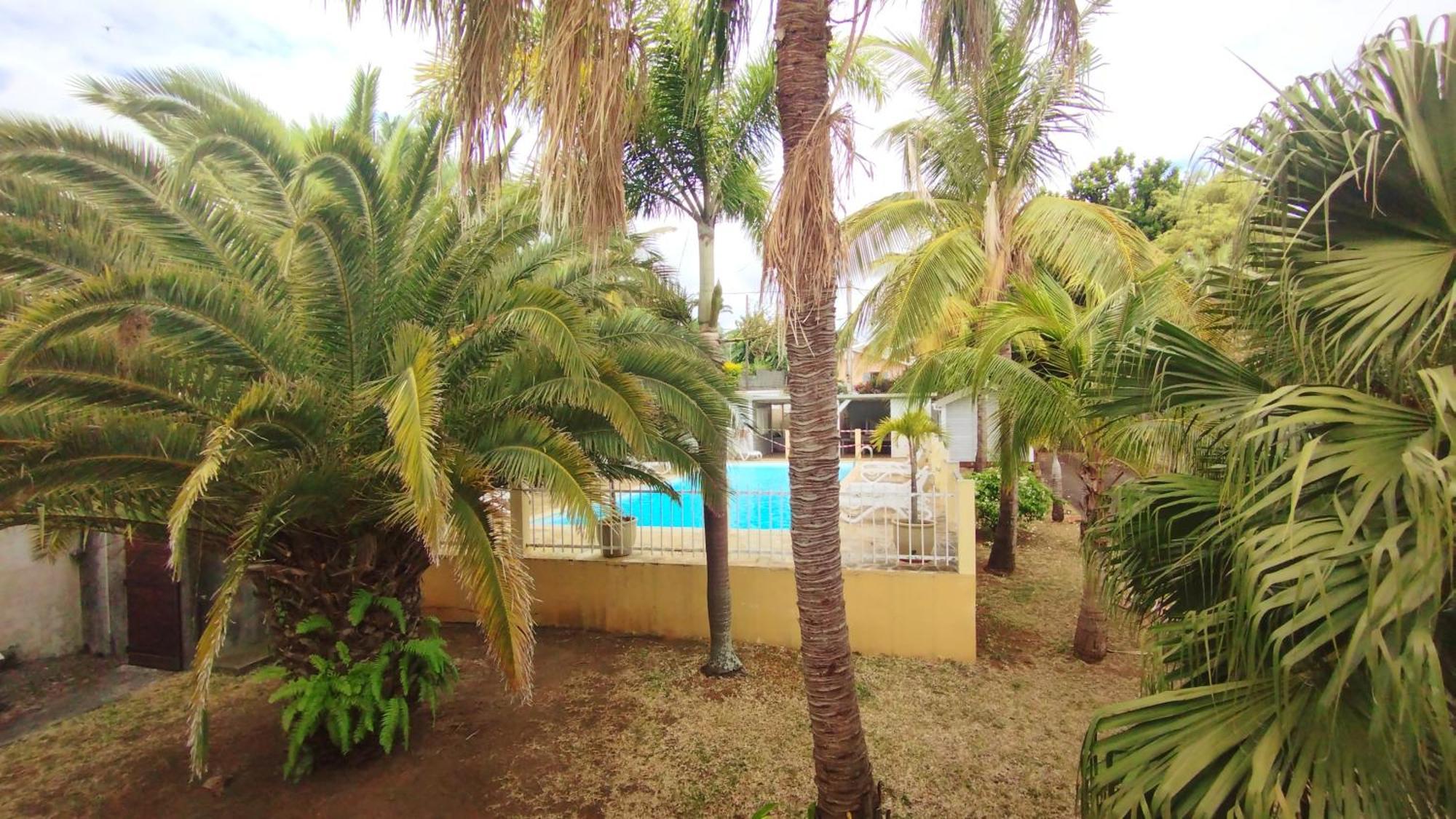 F2 Residence Oasis Terre Rouge A Saint Pierre Exterior photo